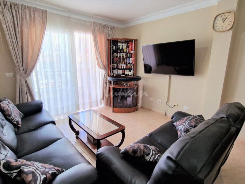 Main Photo of a 4 bedroom  Apartment for sale